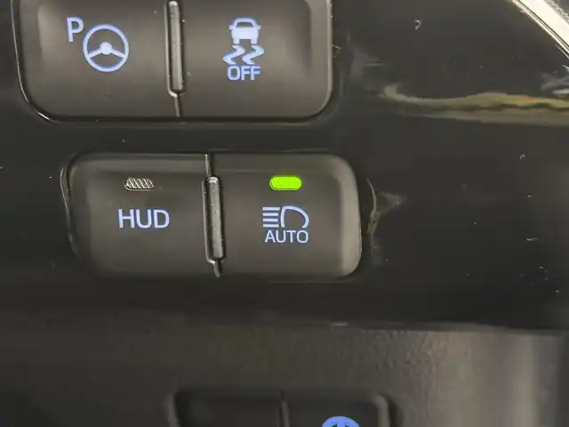 トヨタ プリウス ＰＨＶ A プレミアム 三重県 2018(平30)年 5.4万km ホワイトパールクリスタルシャイン プラグインハイブリッド/FF/インパネCVT/純正 11.6インチ 縦型ナビ/（AM/FM/USB/iPod/Bluetooth/AUX/TV）/バックカメラ/モデリスタエアロ（F/S/R下）/【OP】ETC2.0/Toyota Safety Sense/・プリクラッシュセーフティ/・レーンディパーチャーアラート（操舵支援付）/・レーダークルコン/・オートハイビーム/・ふらつき検知機能/・ブラインドスポットモニター/・インテリジェントクリアランスソナー（巻き込み警報機能付）/・シンプルインテリジェントパーキングアシスト/など/装備/・本革シート/・シートヒーター（D/N）/・ステアリングヒーター/・カラーヘッドアップディスプレイ/・AC100Vアクセサリーコンセント（ヴィークルパワーコネクター付・V2H対応・コンセント2ヶ）/・オートエアコン/・オートライト/・4灯 LEDヘッドライト＆LED フロントフォグランプ/・【OP】純正17inAW/・ステアリングスイッチ/・プッシュスタート/・スマートキーx2/・保/取/ナビ取/・充電ケーブル（AC200V用・7m）/など