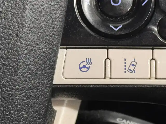 トヨタ プリウス ＰＨＶ A プレミアム 三重県 2018(平30)年 5.4万km ホワイトパールクリスタルシャイン プラグインハイブリッド/FF/インパネCVT/純正 11.6インチ 縦型ナビ/（AM/FM/USB/iPod/Bluetooth/AUX/TV）/バックカメラ/モデリスタエアロ（F/S/R下）/【OP】ETC2.0/Toyota Safety Sense/・プリクラッシュセーフティ/・レーンディパーチャーアラート（操舵支援付）/・レーダークルコン/・オートハイビーム/・ふらつき検知機能/・ブラインドスポットモニター/・インテリジェントクリアランスソナー（巻き込み警報機能付）/・シンプルインテリジェントパーキングアシスト/など/装備/・本革シート/・シートヒーター（D/N）/・ステアリングヒーター/・カラーヘッドアップディスプレイ/・AC100Vアクセサリーコンセント（ヴィークルパワーコネクター付・V2H対応・コンセント2ヶ）/・オートエアコン/・オートライト/・4灯 LEDヘッドライト＆LED フロントフォグランプ/・【OP】純正17inAW/・ステアリングスイッチ/・プッシュスタート/・スマートキーx2/・保/取/ナビ取/・充電ケーブル（AC200V用・7m）/など