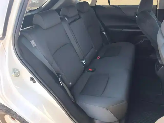 トヨタ ハリアー S 鹿児島県 2022(令4)年 5.5万km ホワイトパールクリスタルシャイン 〇純正8インチナビ/〇AppleCarPlay/AndroidAuto/〇バックカメラ/〇ETC/〇ドライブレコーダー/〇セーフティセンス/・プリクラッシュセーフティ/・レーントレーシングアシスト/・レーダークルーズコントロール/・オートマチックハイビーム/・ロードサインアシスト/〇パーキングサポートブレーキ/〇革巻きステアリング/〇LEDヘッドライト/〇オートライト/〇純正17インチアルミ/〇前席左右独立温度調整オートエアコン/〇スマートキー/〇禁煙車