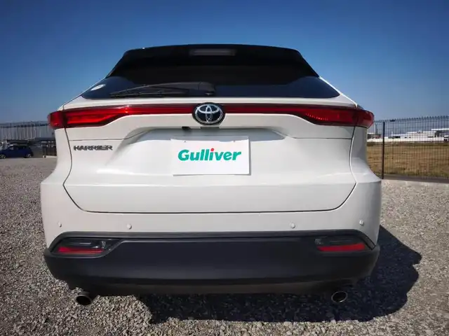 トヨタ ハリアー S 鹿児島県 2022(令4)年 5.5万km ホワイトパールクリスタルシャイン 〇純正8インチナビ/〇AppleCarPlay/AndroidAuto/〇バックカメラ/〇ETC/〇ドライブレコーダー/〇セーフティセンス/・プリクラッシュセーフティ/・レーントレーシングアシスト/・レーダークルーズコントロール/・オートマチックハイビーム/・ロードサインアシスト/〇パーキングサポートブレーキ/〇革巻きステアリング/〇LEDヘッドライト/〇オートライト/〇純正17インチアルミ/〇前席左右独立温度調整オートエアコン/〇スマートキー/〇禁煙車