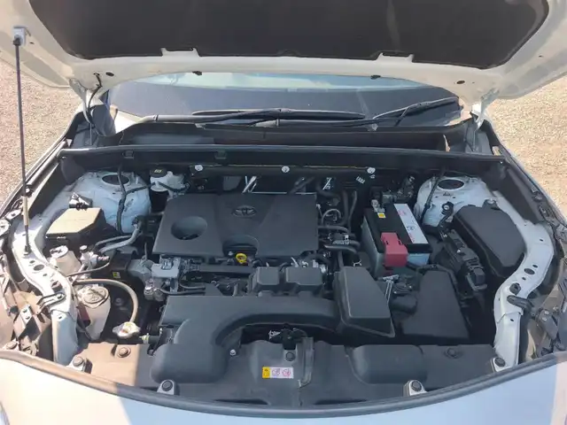 トヨタ ハリアー S 鹿児島県 2022(令4)年 5.5万km ホワイトパールクリスタルシャイン 〇純正8インチナビ/〇AppleCarPlay/AndroidAuto/〇バックカメラ/〇ETC/〇ドライブレコーダー/〇セーフティセンス/・プリクラッシュセーフティ/・レーントレーシングアシスト/・レーダークルーズコントロール/・オートマチックハイビーム/・ロードサインアシスト/〇パーキングサポートブレーキ/〇革巻きステアリング/〇LEDヘッドライト/〇オートライト/〇純正17インチアルミ/〇前席左右独立温度調整オートエアコン/〇スマートキー/〇禁煙車