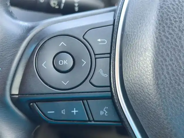 トヨタ ハリアー S 鹿児島県 2022(令4)年 5.5万km ホワイトパールクリスタルシャイン 〇純正8インチナビ/〇AppleCarPlay/AndroidAuto/〇バックカメラ/〇ETC/〇ドライブレコーダー/〇セーフティセンス/・プリクラッシュセーフティ/・レーントレーシングアシスト/・レーダークルーズコントロール/・オートマチックハイビーム/・ロードサインアシスト/〇パーキングサポートブレーキ/〇革巻きステアリング/〇LEDヘッドライト/〇オートライト/〇純正17インチアルミ/〇前席左右独立温度調整オートエアコン/〇スマートキー/〇禁煙車