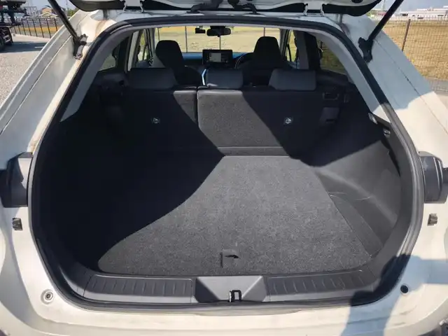 トヨタ ハリアー S 鹿児島県 2022(令4)年 5.5万km ホワイトパールクリスタルシャイン 〇純正8インチナビ/〇AppleCarPlay/AndroidAuto/〇バックカメラ/〇ETC/〇ドライブレコーダー/〇セーフティセンス/・プリクラッシュセーフティ/・レーントレーシングアシスト/・レーダークルーズコントロール/・オートマチックハイビーム/・ロードサインアシスト/〇パーキングサポートブレーキ/〇革巻きステアリング/〇LEDヘッドライト/〇オートライト/〇純正17インチアルミ/〇前席左右独立温度調整オートエアコン/〇スマートキー/〇禁煙車