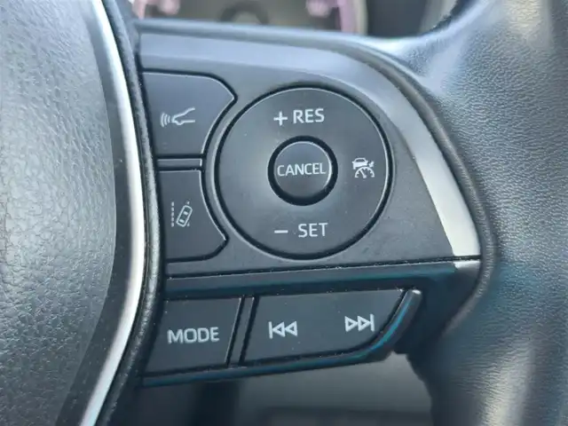 トヨタ ハリアー S 鹿児島県 2022(令4)年 5.5万km ホワイトパールクリスタルシャイン 〇純正8インチナビ/〇AppleCarPlay/AndroidAuto/〇バックカメラ/〇ETC/〇ドライブレコーダー/〇セーフティセンス/・プリクラッシュセーフティ/・レーントレーシングアシスト/・レーダークルーズコントロール/・オートマチックハイビーム/・ロードサインアシスト/〇パーキングサポートブレーキ/〇革巻きステアリング/〇LEDヘッドライト/〇オートライト/〇純正17インチアルミ/〇前席左右独立温度調整オートエアコン/〇スマートキー/〇禁煙車