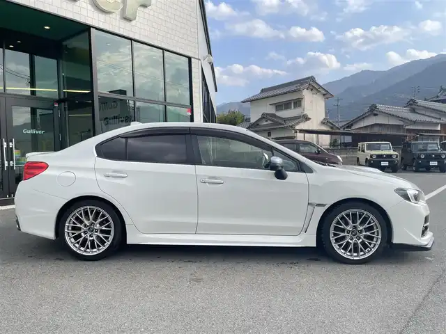 スバル ＷＲＸ Ｓ４ 2．0GT‐S アイサイト 愛媛県 2017(平29)年 8.7万km クリスタルホワイトP 純正7型ナビ(BT/フルセグTV)/バックカメラ/サイドカメラ/アイサイトVer.3/全車速追従機能付クルーズコントロール/アドバンスドセイフティパッケージ/プリクラッシュブレーキ/アクティブレーンキープ/AT誤発進抑制制御/AT誤後進抑制制御/ふらつき警報/ブラインドスポットモニター/STiフロンアンダーリップ/ハーフレザーシート/前席パワーシート/パドルシフト/LEDアクセサリーライナー/LEDヘッドライト/オートライト/USB電源/シガーソケット/ドアバイザー/ヒルホールドスイッチ/電動パーキングブレーキ/現状サマー(純正AW)(245/40/R18)/BRIDGESTONE POTENZA Adrenalin RE004/禁煙車