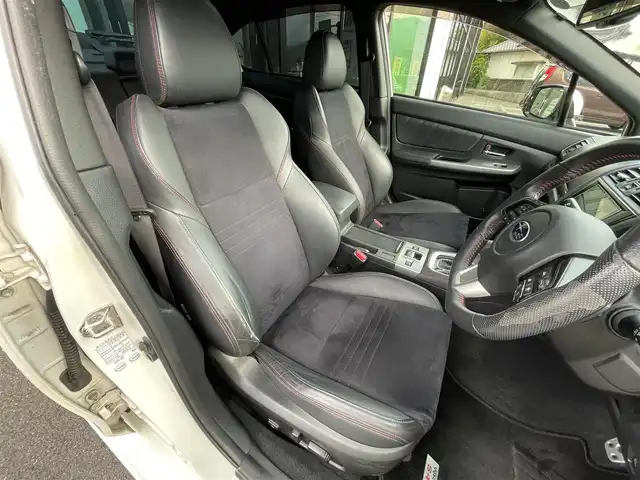 スバル ＷＲＸ Ｓ４ 2．0GT‐S アイサイト 愛媛県 2017(平29)年 8.7万km クリスタルホワイトP 純正7型ナビ(BT/フルセグTV)/バックカメラ/サイドカメラ/アイサイトVer.3/全車速追従機能付クルーズコントロール/アドバンスドセイフティパッケージ/プリクラッシュブレーキ/アクティブレーンキープ/AT誤発進抑制制御/AT誤後進抑制制御/ふらつき警報/ブラインドスポットモニター/STiフロンアンダーリップ/ハーフレザーシート/前席パワーシート/パドルシフト/LEDアクセサリーライナー/LEDヘッドライト/オートライト/USB電源/シガーソケット/ドアバイザー/ヒルホールドスイッチ/電動パーキングブレーキ/現状サマー(純正AW)(245/40/R18)/BRIDGESTONE POTENZA Adrenalin RE004/禁煙車