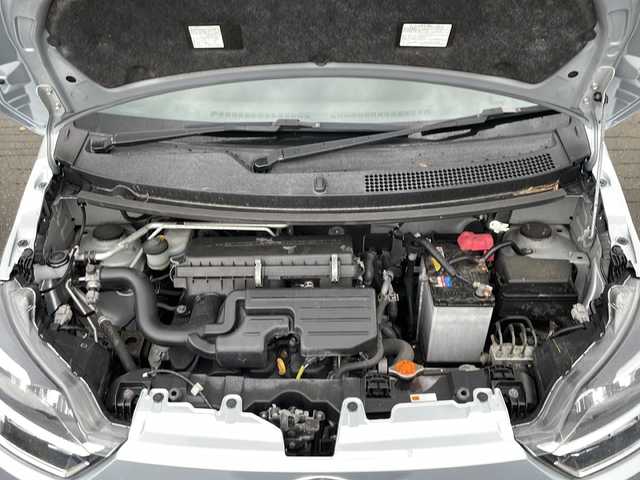 ダイハツ ミラ イース X SAⅢ 秋田県 2017(平29)年 10.8万km ブライトシルバーメタリック ・社外ナビ /・Bluetooth /・ETC  /・純正フロアマット /・ABS /・横滑り防止 /・オートハイビーム /・衝突軽減 /・コーナーセンサー前後 /・4WD/・パワーステアリング /・パワーウィンドウ/・夏タイヤ積み込み