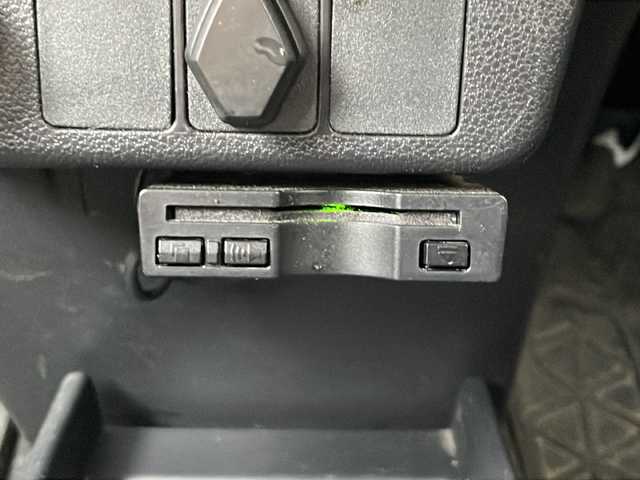 ダイハツ ミラ イース X SAⅢ 秋田県 2017(平29)年 10.8万km ブライトシルバーメタリック ・社外ナビ /・Bluetooth /・ETC  /・純正フロアマット /・ABS /・横滑り防止 /・オートハイビーム /・衝突軽減 /・コーナーセンサー前後 /・4WD/・パワーステアリング /・パワーウィンドウ/・夏タイヤ積み込み