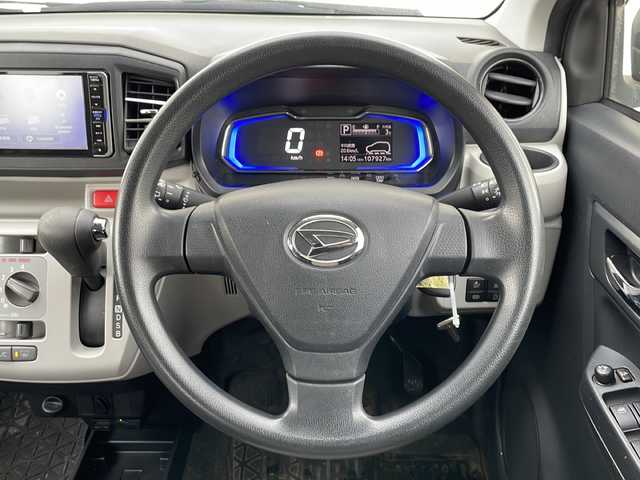 ダイハツ ミラ イース X SAⅢ 秋田県 2017(平29)年 10.8万km ブライトシルバーメタリック ・社外ナビ /・Bluetooth /・ETC  /・純正フロアマット /・ABS /・横滑り防止 /・オートハイビーム /・衝突軽減 /・コーナーセンサー前後 /・4WD/・パワーステアリング /・パワーウィンドウ/・夏タイヤ積み込み