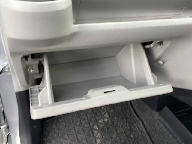 ダイハツ ミラ イース X SAⅢ 秋田県 2017(平29)年 10.8万km ブライトシルバーメタリック ・社外ナビ /・Bluetooth /・ETC  /・純正フロアマット /・ABS /・横滑り防止 /・オートハイビーム /・衝突軽減 /・コーナーセンサー前後 /・4WD/・パワーステアリング /・パワーウィンドウ/・夏タイヤ積み込み