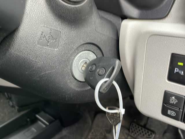 ダイハツ ミラ イース X SAⅢ 秋田県 2017(平29)年 10.8万km ブライトシルバーメタリック ・社外ナビ /・Bluetooth /・ETC  /・純正フロアマット /・ABS /・横滑り防止 /・オートハイビーム /・衝突軽減 /・コーナーセンサー前後 /・4WD/・パワーステアリング /・パワーウィンドウ/・夏タイヤ積み込み