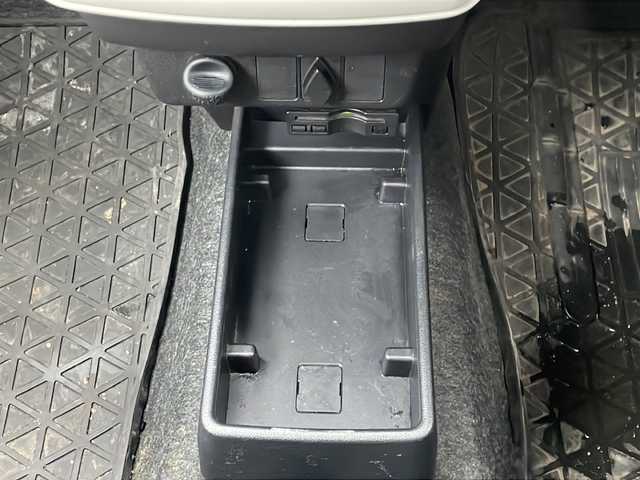 ダイハツ ミラ イース X SAⅢ 秋田県 2017(平29)年 10.8万km ブライトシルバーメタリック ・社外ナビ /・Bluetooth /・ETC  /・純正フロアマット /・ABS /・横滑り防止 /・オートハイビーム /・衝突軽減 /・コーナーセンサー前後 /・4WD/・パワーステアリング /・パワーウィンドウ/・夏タイヤ積み込み