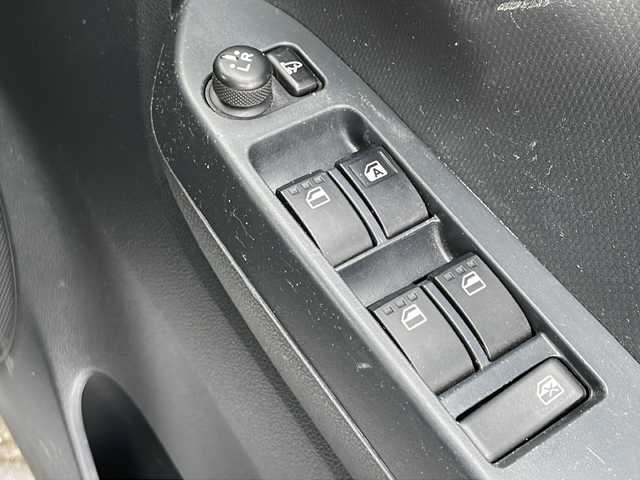 ダイハツ ミラ イース X SAⅢ 秋田県 2017(平29)年 10.8万km ブライトシルバーメタリック ・社外ナビ /・Bluetooth /・ETC  /・純正フロアマット /・ABS /・横滑り防止 /・オートハイビーム /・衝突軽減 /・コーナーセンサー前後 /・4WD/・パワーステアリング /・パワーウィンドウ/・夏タイヤ積み込み