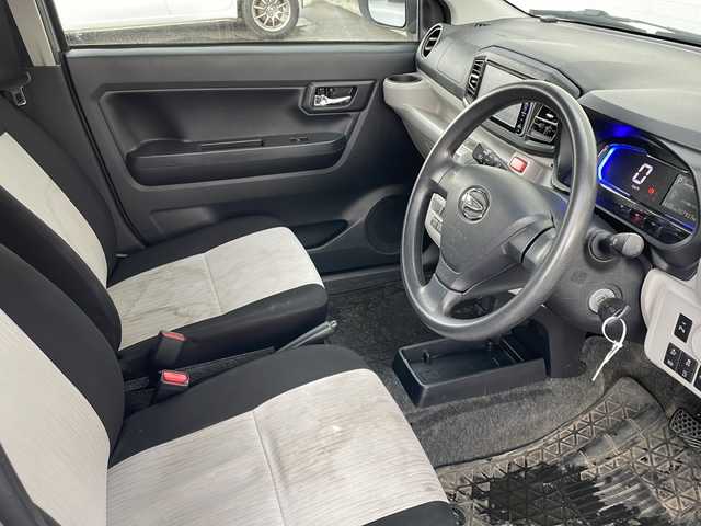 ダイハツ ミラ イース X SAⅢ 秋田県 2017(平29)年 10.8万km ブライトシルバーメタリック ・社外ナビ /・Bluetooth /・ETC  /・純正フロアマット /・ABS /・横滑り防止 /・オートハイビーム /・衝突軽減 /・コーナーセンサー前後 /・4WD/・パワーステアリング /・パワーウィンドウ/・夏タイヤ積み込み