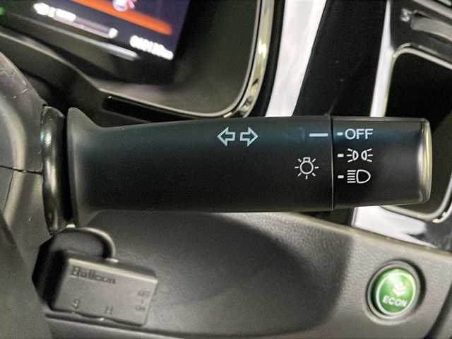 ホンダ シャトル ハイブリッド ホンダセンシング 新潟県 2018(平30)年 6.9万km ルナシルバーM 　社外ナビ/　Bluetooth/　フルセグテレビ/　バックカメラ/　アイドリングストップ/　バックカメラ/　ウィンカーミラー/　クルーズコントロール/　ドアバイザー/　プッシュスタート/　ETC/　ドライブレコーダー