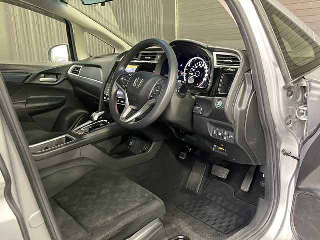 ホンダ シャトル ハイブリッド ホンダセンシング 新潟県 2018(平30)年 6.9万km ルナシルバーM 　社外ナビ/　Bluetooth/　フルセグテレビ/　バックカメラ/　アイドリングストップ/　バックカメラ/　ウィンカーミラー/　クルーズコントロール/　ドアバイザー/　プッシュスタート/　ETC/　ドライブレコーダー