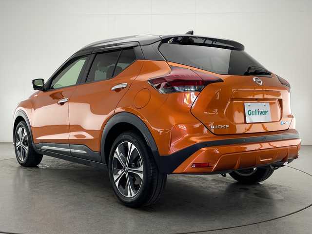 日産 キックス X ツートーンインテリアED 宮崎県 2020(令2)年 2.3万km プレミアムホライズンオレンジ/ピュアブラック 2トーン 禁煙車/エマージェンシーブレーキ/純正9型ナビTV/（CD/DVD/Bluetooth/FMAM/フルセグTV)/純正ビルトインETC/純正ドライブレコーダー/純正セキュリティアラーム/純正17インチアルミ/純正LEDオートライト/純正LEDフォグ/純正フロアマット/プロパイロット/アラウンドビューモニター/オートマチックハイビーム/デジタルインナーミラー/クリアランスソナー/電子パーキング/オートホールド/ステアリングヒーター/前席シートヒーター/オートエアコン/本革巻ハンドル/ハーフレザーシート/インテリジェントキー/プッシュエンジンスタート/スペアキー/新車時保証書/取扱い説明書