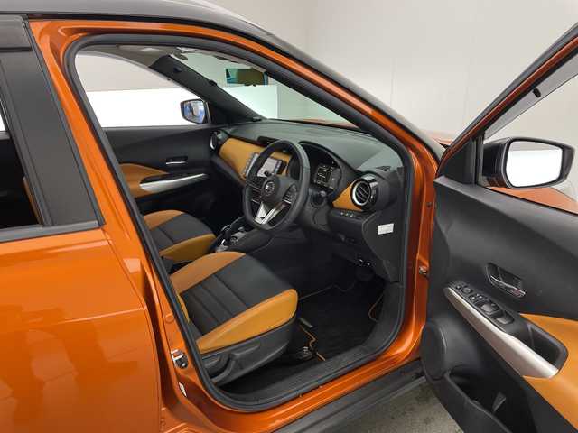 日産 キックス X ツートーンインテリアED 宮崎県 2020(令2)年 2.3万km プレミアムホライズンオレンジ/ピュアブラック 2トーン 禁煙車/エマージェンシーブレーキ/純正9型ナビTV/（CD/DVD/Bluetooth/FMAM/フルセグTV)/純正ビルトインETC/純正ドライブレコーダー/純正セキュリティアラーム/純正17インチアルミ/純正LEDオートライト/純正LEDフォグ/純正フロアマット/プロパイロット/アラウンドビューモニター/オートマチックハイビーム/デジタルインナーミラー/クリアランスソナー/電子パーキング/オートホールド/ステアリングヒーター/前席シートヒーター/オートエアコン/本革巻ハンドル/ハーフレザーシート/インテリジェントキー/プッシュエンジンスタート/スペアキー/新車時保証書/取扱い説明書