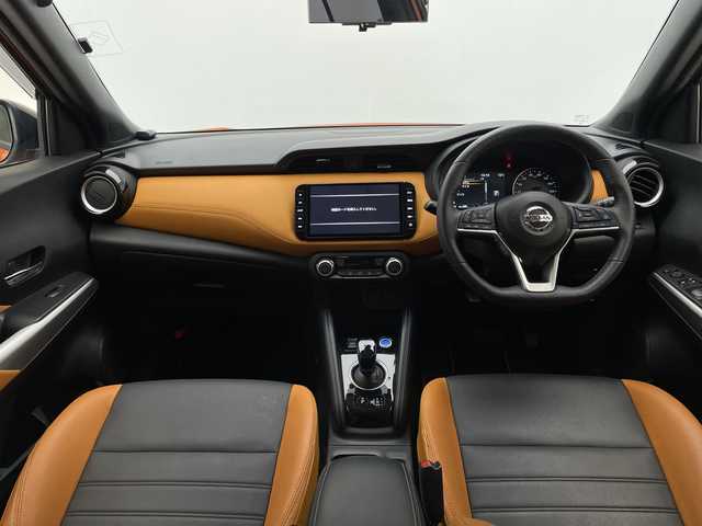 日産 キックス X ツートーンインテリアED 宮崎県 2020(令2)年 2.3万km プレミアムホライズンオレンジ/ピュアブラック 2トーン 禁煙車/エマージェンシーブレーキ/純正9型ナビTV/（CD/DVD/Bluetooth/FMAM/フルセグTV)/純正ビルトインETC/純正ドライブレコーダー/純正セキュリティアラーム/純正17インチアルミ/純正LEDオートライト/純正LEDフォグ/純正フロアマット/プロパイロット/アラウンドビューモニター/オートマチックハイビーム/デジタルインナーミラー/クリアランスソナー/電子パーキング/オートホールド/ステアリングヒーター/前席シートヒーター/オートエアコン/本革巻ハンドル/ハーフレザーシート/インテリジェントキー/プッシュエンジンスタート/スペアキー/新車時保証書/取扱い説明書