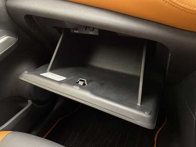 日産 キックス X ツートーンインテリアED 宮崎県 2020(令2)年 2.3万km プレミアムホライズンオレンジ/ピュアブラック 2トーン 禁煙車/エマージェンシーブレーキ/純正9型ナビTV/（CD/DVD/Bluetooth/FMAM/フルセグTV)/純正ビルトインETC/純正ドライブレコーダー/純正セキュリティアラーム/純正17インチアルミ/純正LEDオートライト/純正LEDフォグ/純正フロアマット/プロパイロット/アラウンドビューモニター/オートマチックハイビーム/デジタルインナーミラー/クリアランスソナー/電子パーキング/オートホールド/ステアリングヒーター/前席シートヒーター/オートエアコン/本革巻ハンドル/ハーフレザーシート/インテリジェントキー/プッシュエンジンスタート/スペアキー/新車時保証書/取扱い説明書