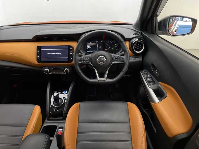 日産 キックス X ツートーンインテリアED 宮崎県 2020(令2)年 2.3万km プレミアムホライズンオレンジ/ピュアブラック 2トーン 禁煙車/エマージェンシーブレーキ/純正9型ナビTV/（CD/DVD/Bluetooth/FMAM/フルセグTV)/純正ビルトインETC/純正ドライブレコーダー/純正セキュリティアラーム/純正17インチアルミ/純正LEDオートライト/純正LEDフォグ/純正フロアマット/プロパイロット/アラウンドビューモニター/オートマチックハイビーム/デジタルインナーミラー/クリアランスソナー/電子パーキング/オートホールド/ステアリングヒーター/前席シートヒーター/オートエアコン/本革巻ハンドル/ハーフレザーシート/インテリジェントキー/プッシュエンジンスタート/スペアキー/新車時保証書/取扱い説明書