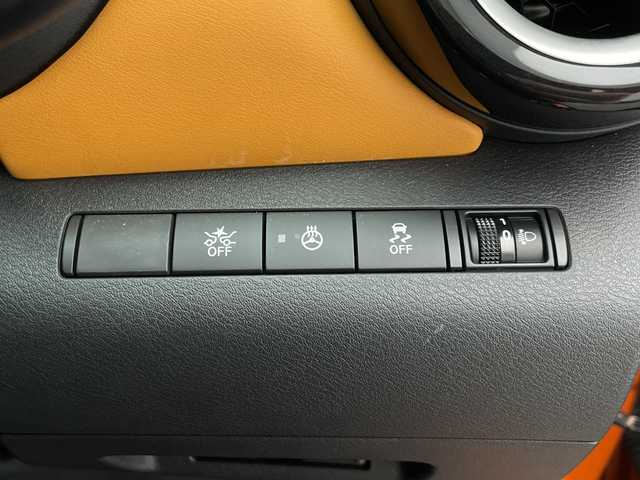 日産 キックス X ツートーンインテリアED 宮崎県 2020(令2)年 2.3万km プレミアムホライズンオレンジ/ピュアブラック 2トーン 禁煙車/エマージェンシーブレーキ/純正9型ナビTV/（CD/DVD/Bluetooth/FMAM/フルセグTV)/純正ビルトインETC/純正ドライブレコーダー/純正セキュリティアラーム/純正17インチアルミ/純正LEDオートライト/純正LEDフォグ/純正フロアマット/プロパイロット/アラウンドビューモニター/オートマチックハイビーム/デジタルインナーミラー/クリアランスソナー/電子パーキング/オートホールド/ステアリングヒーター/前席シートヒーター/オートエアコン/本革巻ハンドル/ハーフレザーシート/インテリジェントキー/プッシュエンジンスタート/スペアキー/新車時保証書/取扱い説明書