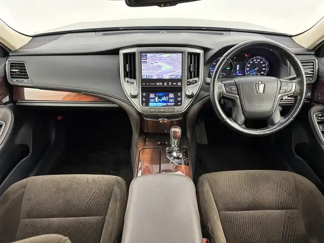 トヨタ クラウン ハイブリッド ロイヤルサルーン 福岡県 2015(平27)年 7.8万km ブラック 純正ナビ（フルセグＴＶ）　/全方位カメラ　/プリクラッシュセーフティ　/コーナーセンサー　/レーダークルコン　/シートヒーター　/ステアリングヒーター　/アイドリングストップ　/ＥＴＣ　/前後ドラレコ　/純正フロアマット/純正16インチアルミホイール