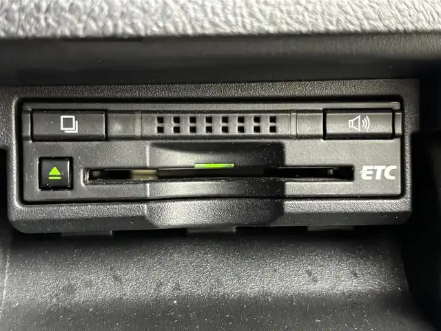 トヨタ クラウン ハイブリッド ロイヤルサルーン 福岡県 2015(平27)年 7.8万km ブラック 純正ナビ（フルセグＴＶ）　/全方位カメラ　/プリクラッシュセーフティ　/コーナーセンサー　/レーダークルコン　/シートヒーター　/ステアリングヒーター　/アイドリングストップ　/ＥＴＣ　/前後ドラレコ　/純正フロアマット/純正16インチアルミホイール