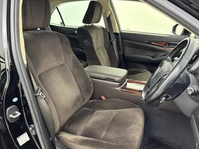 トヨタ クラウン ハイブリッド ロイヤルサルーン 福岡県 2015(平27)年 7.8万km ブラック 純正ナビ（フルセグＴＶ）　/全方位カメラ　/プリクラッシュセーフティ　/コーナーセンサー　/レーダークルコン　/シートヒーター　/ステアリングヒーター　/アイドリングストップ　/ＥＴＣ　/前後ドラレコ　/純正フロアマット/純正16インチアルミホイール