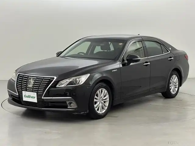 トヨタ クラウン ハイブリッド ロイヤルサルーン 福岡県 2015(平27)年 7.8万km ブラック 純正ナビ（フルセグＴＶ）　/全方位カメラ　/プリクラッシュセーフティ　/コーナーセンサー　/レーダークルコン　/シートヒーター　/ステアリングヒーター　/アイドリングストップ　/ＥＴＣ　/前後ドラレコ　/純正フロアマット/純正16インチアルミホイール