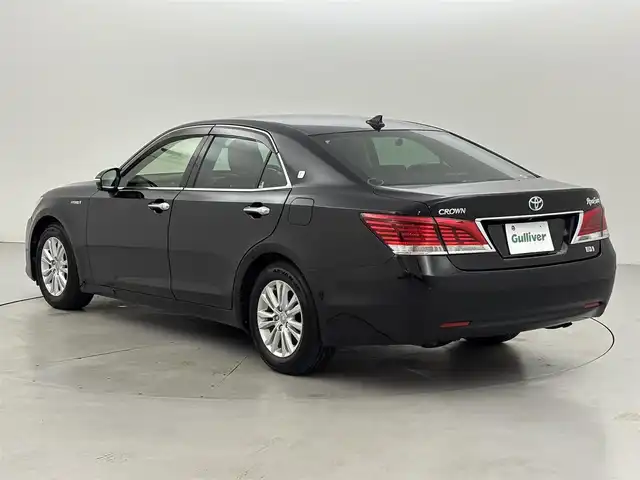 トヨタ クラウン ハイブリッド ロイヤルサルーン 福岡県 2015(平27)年 7.8万km ブラック 純正ナビ（フルセグＴＶ）　/全方位カメラ　/プリクラッシュセーフティ　/コーナーセンサー　/レーダークルコン　/シートヒーター　/ステアリングヒーター　/アイドリングストップ　/ＥＴＣ　/前後ドラレコ　/純正フロアマット/純正16インチアルミホイール