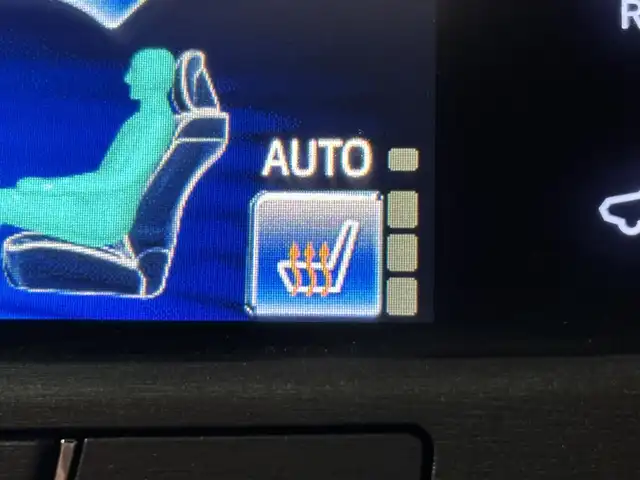 トヨタ クラウン ハイブリッド ロイヤルサルーン 福岡県 2015(平27)年 7.8万km ブラック 純正ナビ（フルセグＴＶ）　/全方位カメラ　/プリクラッシュセーフティ　/コーナーセンサー　/レーダークルコン　/シートヒーター　/ステアリングヒーター　/アイドリングストップ　/ＥＴＣ　/前後ドラレコ　/純正フロアマット/純正16インチアルミホイール