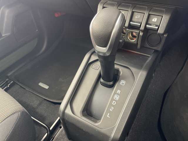 スズキ ジムニー シエラ JC 群馬県 2024(令6)年 1.3万km ジャングルグリーン ４ＷＤターボ　９型ナビ　バックカメラ　ＥＴＣ　前後ドラレコ　クルーズコントロール　衝突被害軽減ブレーキ　レーンアシスト　シートヒーター　LEDヘッドライト　オートライト　スマートキー　禁煙車