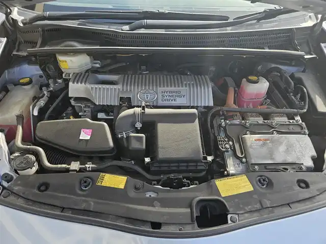 トヨタ プリウス S 福岡県 2011(平23)年 7万km アイスバーグシルバーマイカメタリック 横滑り防止装置/オートライト/フロントフォグランプ/ステアリングスイッチ/スエード調ファブリックシート/運転席シートリフター/純正15インチアルミホイール/スマートキー/プッシュエンジンスタート/禁煙車