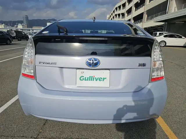 トヨタ プリウス S 福岡県 2011(平23)年 7万km アイスバーグシルバーマイカメタリック 横滑り防止装置/オートライト/フロントフォグランプ/ステアリングスイッチ/スエード調ファブリックシート/運転席シートリフター/純正15インチアルミホイール/スマートキー/プッシュエンジンスタート/禁煙車