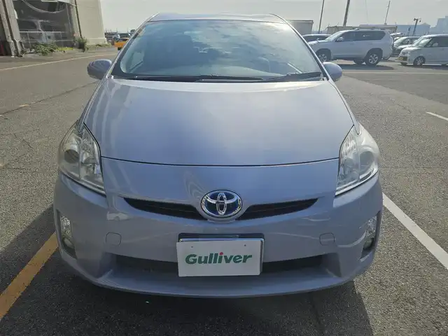 トヨタ プリウス S 福岡県 2011(平23)年 7万km アイスバーグシルバーマイカメタリック 横滑り防止装置/オートライト/フロントフォグランプ/ステアリングスイッチ/スエード調ファブリックシート/運転席シートリフター/純正15インチアルミホイール/スマートキー/プッシュエンジンスタート/禁煙車