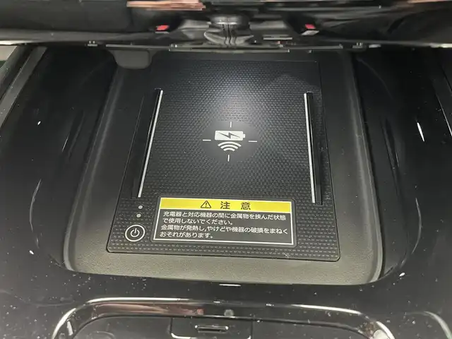 ホンダ ヴェゼル ハイブリッド e:HEV Z 鹿児島県 2025(令7)年 0.1万km未満 プラチナホワイトパール 禁煙車/ETC2.0/バックカメラ/メーカーナビ/（フルセグ/BT/AM・FM/USB/Android Auto/Apple Car Play）/ホンダセンシング/・衝突軽減ブレーキ/・前後誤発進抑制機能/・路外逸脱抑制機能/・標識認識機能/・先行車発進お知らせ機能/・車線逸脱防止支援システム/・踏み間違い衝突軽減システム/・アダクティブクルーズコントロール/・トラフィックジャムアシスト/・ブラインドスポットインフォメーション/置くだけ充電/電動リアゲート/シートヒーター/ステアリングヒーター/革巻きステアリング/ステアリングリモコン/ヒルディングアシスト/パドルシフト/電動パーキング/オートホールド/純正18インチAW/オートライト/フォグランプ/プッシュスタート/スマートキー/取扱説明書