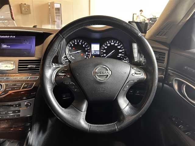日産 フーガ 370VIP 愛媛県 2012(平24)年 5.3万km スーパーブラック ワンオーナー/純正HDDナビ/(Bluetooth/フルセグ)/バックカメラ/クルーズコントロール/BOSEサウンドシステム/シートヒーター/シートクーラー/パワーシート/シートメモリー/ステアリングスイッチ/ETC/オートライト/AFS（アダプティブフロントライティングシステム）