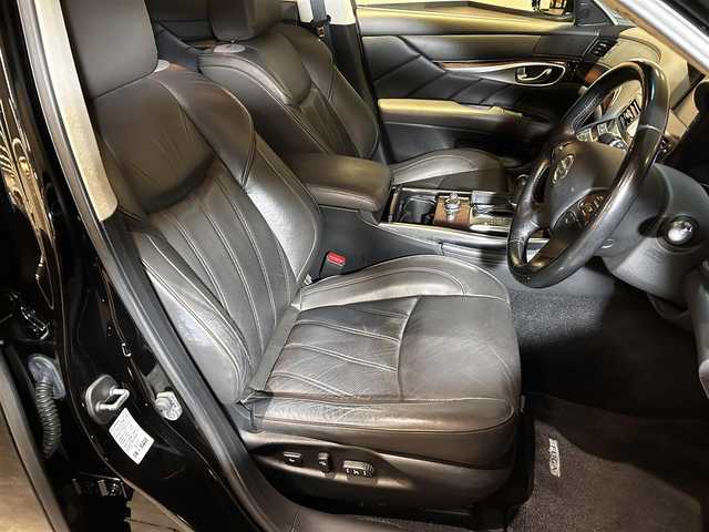 日産 フーガ 370VIP 愛媛県 2012(平24)年 5.3万km スーパーブラック ワンオーナー/純正HDDナビ/(Bluetooth/フルセグ)/バックカメラ/クルーズコントロール/BOSEサウンドシステム/シートヒーター/シートクーラー/パワーシート/シートメモリー/ステアリングスイッチ/ETC/オートライト/AFS（アダプティブフロントライティングシステム）