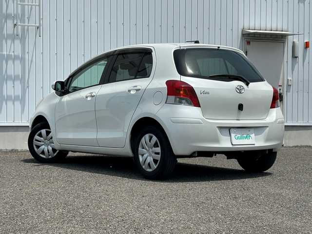 トヨタ ヴィッツ F リミテッドⅡ 熊本県 2010(平22)年 2.9万km ホワイトパールクリスタルシャイン ディスプレイオーディオ/・AM/FM/DVD/ワンセグTV/HDDナビ/特別仕様車/ＨＩＤヘッドライト/スマートキー/ドライブレコーダー/電動格納ミラー/ウィンカーミラー/ＥＴＣ/ドアバイザー/プッシュスタート