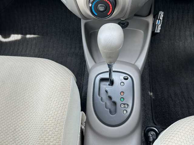 トヨタ ヴィッツ F リミテッドⅡ 熊本県 2010(平22)年 2.9万km ホワイトパールクリスタルシャイン ディスプレイオーディオ/・AM/FM/DVD/ワンセグTV/HDDナビ/特別仕様車/ＨＩＤヘッドライト/スマートキー/ドライブレコーダー/電動格納ミラー/ウィンカーミラー/ＥＴＣ/ドアバイザー/プッシュスタート