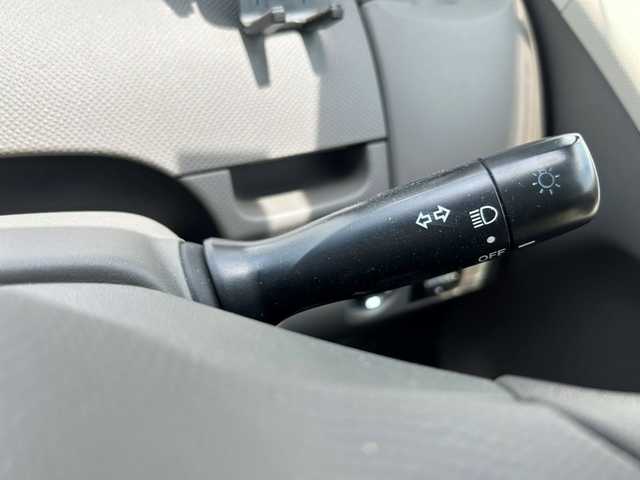 トヨタ ヴィッツ F リミテッドⅡ 熊本県 2010(平22)年 2.9万km ホワイトパールクリスタルシャイン ディスプレイオーディオ/・AM/FM/DVD/ワンセグTV/HDDナビ/特別仕様車/ＨＩＤヘッドライト/スマートキー/ドライブレコーダー/電動格納ミラー/ウィンカーミラー/ＥＴＣ/ドアバイザー/プッシュスタート