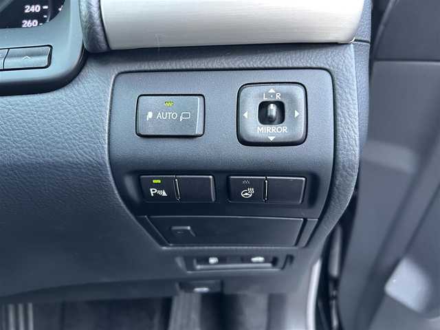 レクサス ＬＳ 460 バージョンL 愛媛県 2015(平27)年 11万km ブラック ステアリングヒーター/シートメモリー/ステアリングリモコン/後席サンシェード/全席シートヒーター/全席エアーシート/純正ナビ/純正フロアマット/黒革シート/バックカメラ/ハンドルヒーター/レクサスプレミアムサウンドシステム/ドライブモード切替（コンフォート、エコ、ノーマル、スポーツS、Sプラス、SNOW）/エンジンスタートボタン/パワステ/パワーウィンドウ/コンセント/Bluetooth/USB/ドラレコ/全席パワーシート/前後コーナーセンサー/ABS/横滑り防止/盗難防止装置/オートライト