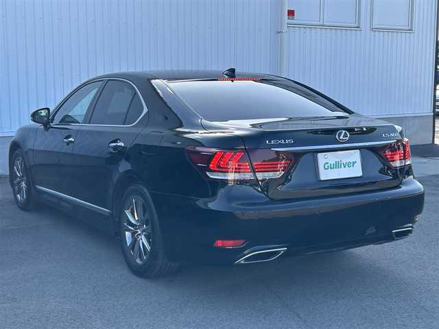 レクサス ＬＳ 460 バージョンL 愛媛県 2015(平27)年 11万km ブラック ステアリングヒーター/シートメモリー/ステアリングリモコン/後席サンシェード/全席シートヒーター/全席エアーシート/純正ナビ/純正フロアマット/黒革シート/バックカメラ/ハンドルヒーター/レクサスプレミアムサウンドシステム/ドライブモード切替（コンフォート、エコ、ノーマル、スポーツS、Sプラス、SNOW）/エンジンスタートボタン/パワステ/パワーウィンドウ/コンセント/Bluetooth/USB/ドラレコ/全席パワーシート/前後コーナーセンサー/ABS/横滑り防止/盗難防止装置/オートライト