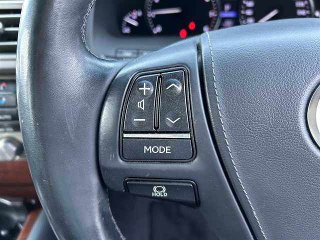 レクサス ＬＳ 460 バージョンL 愛媛県 2015(平27)年 11万km ブラック ステアリングヒーター/シートメモリー/ステアリングリモコン/後席サンシェード/全席シートヒーター/全席エアーシート/純正ナビ/純正フロアマット/黒革シート/バックカメラ/ハンドルヒーター/レクサスプレミアムサウンドシステム/ドライブモード切替（コンフォート、エコ、ノーマル、スポーツS、Sプラス、SNOW）/エンジンスタートボタン/パワステ/パワーウィンドウ/コンセント/Bluetooth/USB/ドラレコ/全席パワーシート/前後コーナーセンサー/ABS/横滑り防止/盗難防止装置/オートライト