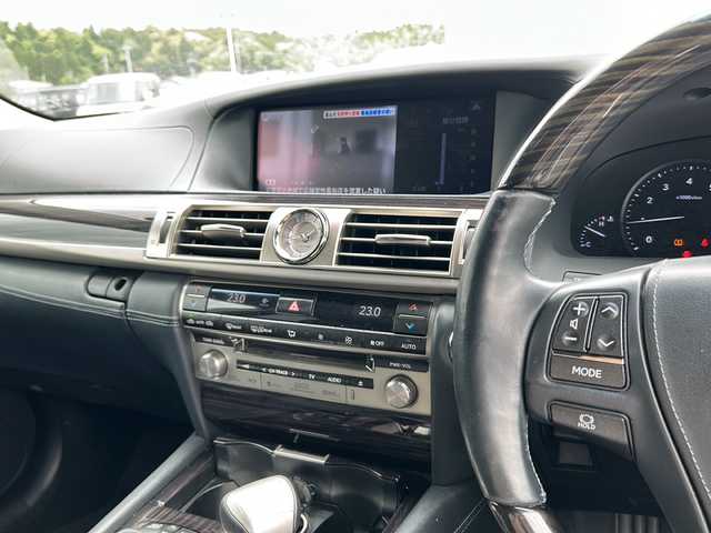 レクサス ＬＳ 600hL エグゼクティブP 千葉県 2015(平27)年 8.3万km ブラック サンルーフ　黒革　ナビ　マークレビンソン　リアエンターテイメントシステム　バックカメラ　ETC 全席エアシート　電動シート　リアマッサージ機能 ドラレコ 21インチAW ブレンボキャリパー 外ブレーキ