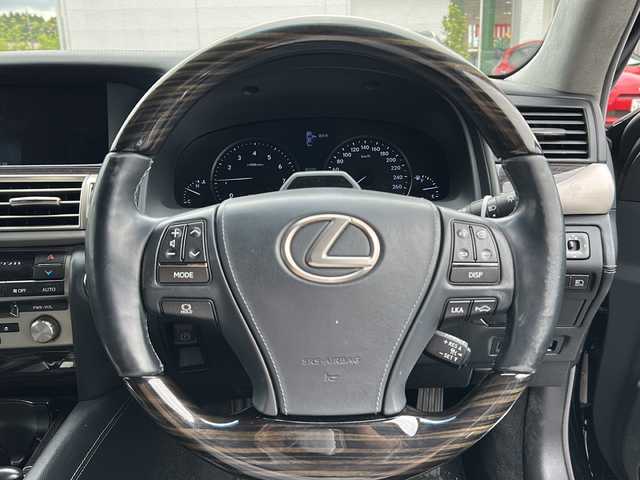 レクサス ＬＳ 600hL エグゼクティブP 千葉県 2015(平27)年 8.3万km ブラック サンルーフ　黒革　ナビ　マークレビンソン　リアエンターテイメントシステム　バックカメラ　ETC 全席エアシート　電動シート　リアマッサージ機能 ドラレコ 21インチAW ブレンボキャリパー 外ブレーキ