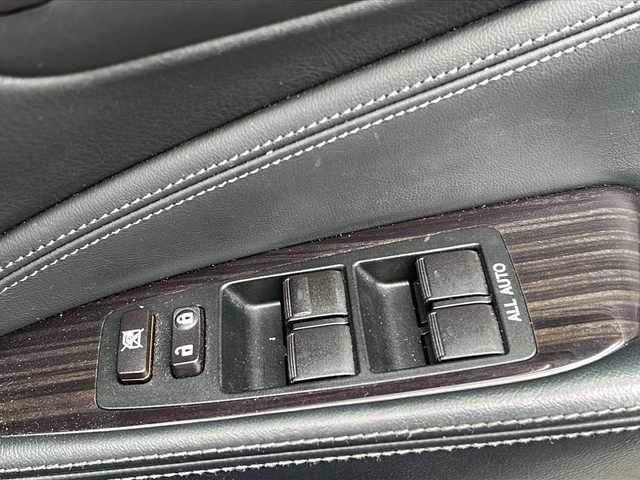 レクサス ＬＳ 600hL エグゼクティブP 千葉県 2015(平27)年 8.3万km ブラック サンルーフ　黒革　ナビ　マークレビンソン　リアエンターテイメントシステム　バックカメラ　ETC 全席エアシート　電動シート　リアマッサージ機能 ドラレコ 21インチAW ブレンボキャリパー 外ブレーキ