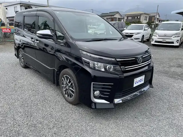 トヨタ ヴォクシー ZS 神奈川県 2014(平26)年 14.4万km ブラック (株)IDOMが運営する【じしゃロン秦野店】の自社ローン専用車両になりますこちらは現金またはオートローンご利用時の価格です。自社ローンご希望の方は別途その旨お申付け下さい/純正メモリナビ/フルセグ/フリップダウンモニター/バックカメラ/両側パワースライドドア/スマートキー/ETC/ステアリングスイッチ/スマートキースペアー