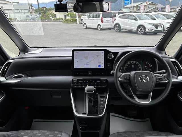 トヨタ ヴォクシー S－Z 山梨県 2023(令5)年 1.8万km アティチュードブラックマイカ 純正ディスプレイオーディオ/ナビ/BT/フルセグTV/CD/DVD/バックカメラ//AppleCarPlay/AndroidAuto/フリップダウンモニター/レーダークルーズコントロール/ビルトインんETC2.0/前後ドライブレコーダー/LDA/PCS/PDA/ICS/PKSB/RSA/3眼LEDヘッドライト/両側パワースライドドア/ハーフレザーシート/シートヒーターD＋N席/スマートキー/スペアキー1本